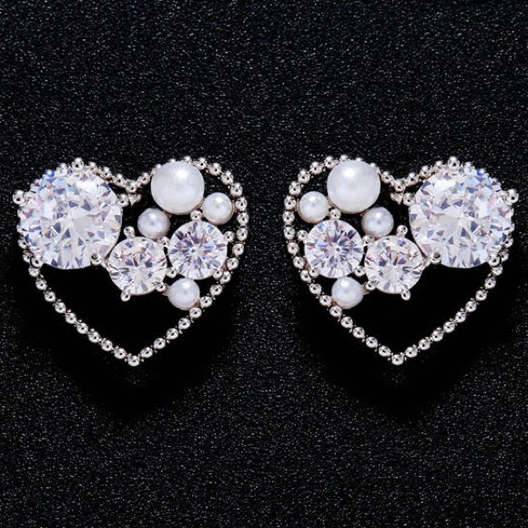 Silver Heart Diamond & Pearl Cluster Stud Earrings - Picture 4 of 5